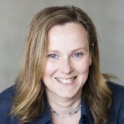 Ela Leusmann | Ansprechpartnerin Organisation & Kommunikation| Akkurat financial service GmbH